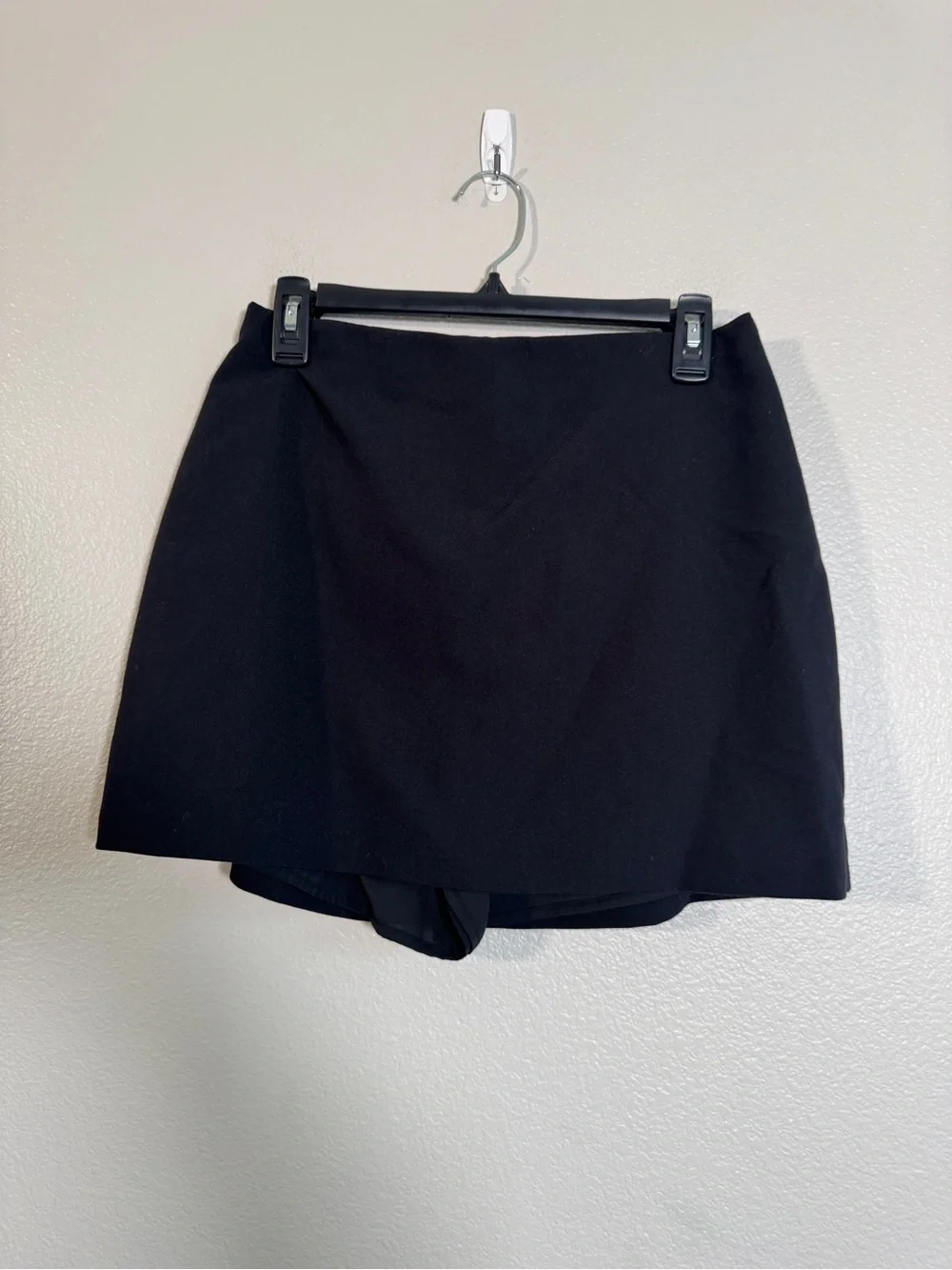Abercrombie & Fitch Scarlett Mini Skort Ultra High Rise Curve Love in Black - M